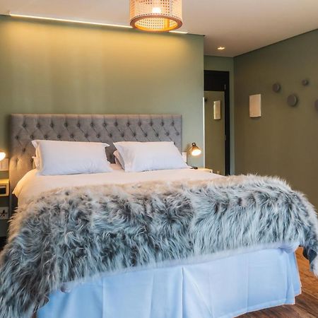 Suites Refugio Do Vale กรามาโด ภายนอก รูปภาพ