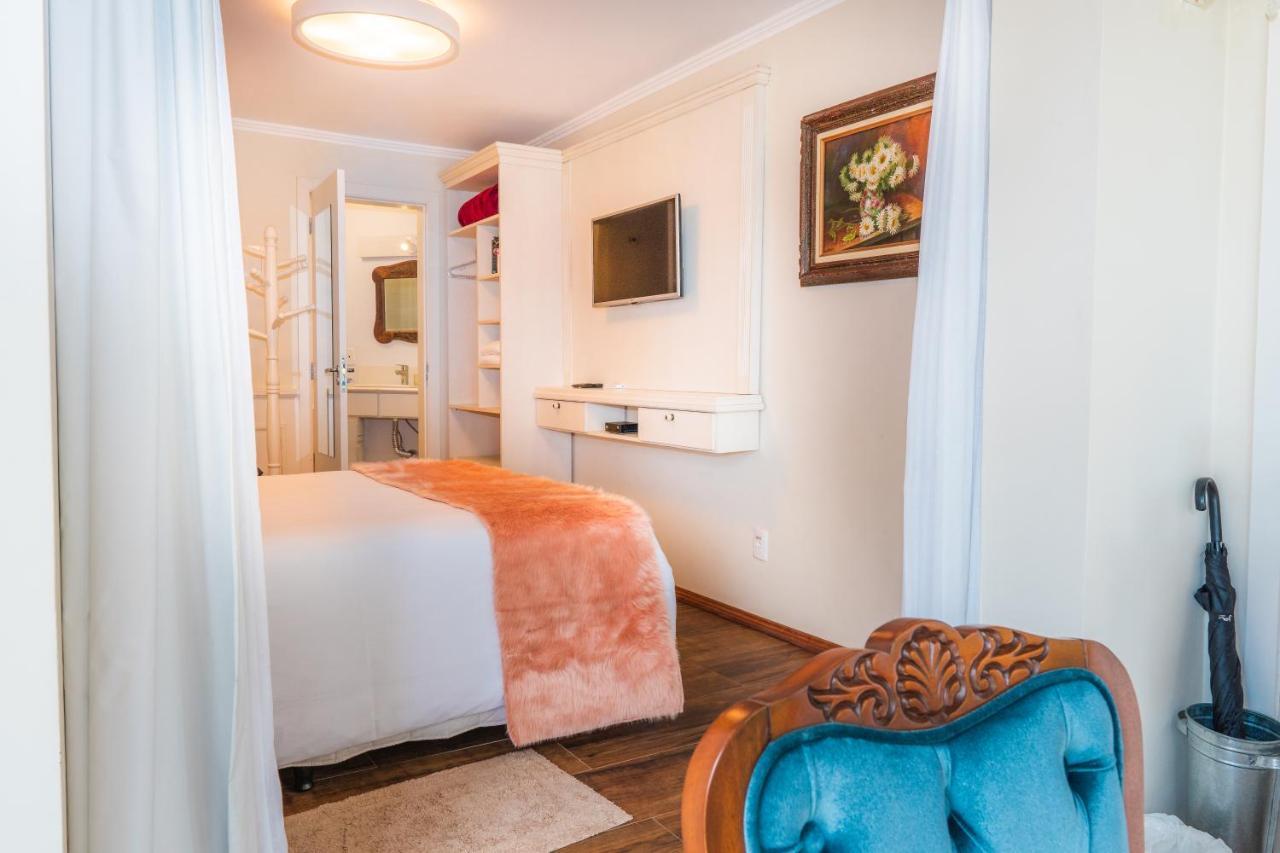 Suites Refugio Do Vale กรามาโด ภายนอก รูปภาพ