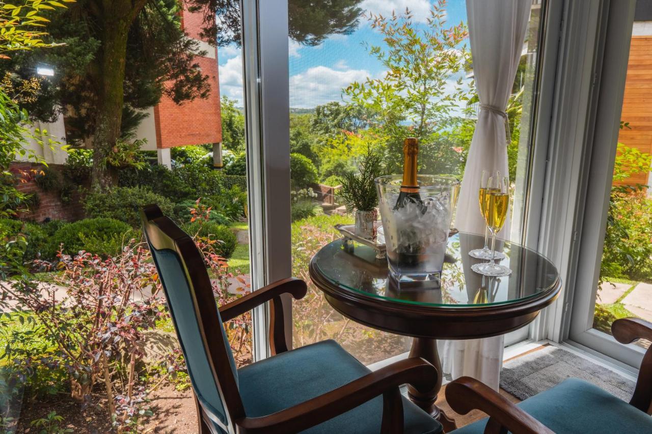 Suites Refugio Do Vale กรามาโด ภายนอก รูปภาพ