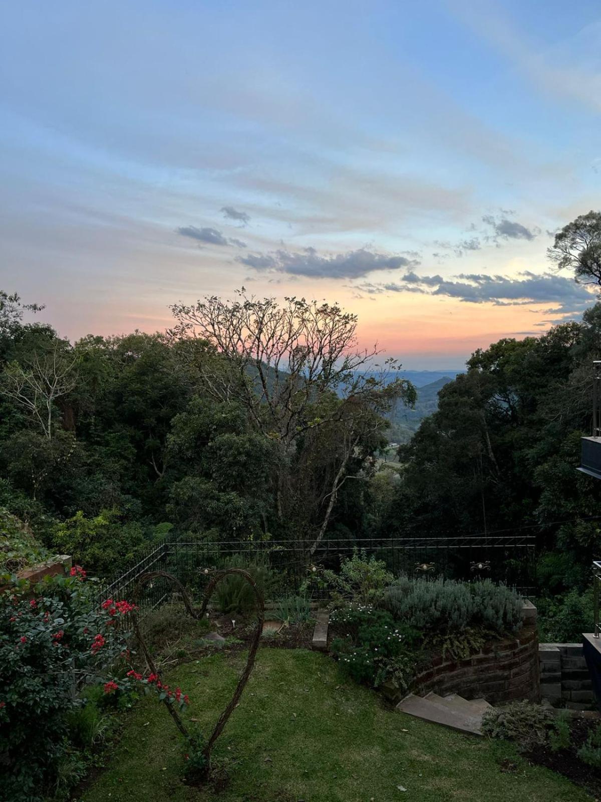 Suites Refugio Do Vale กรามาโด ภายนอก รูปภาพ